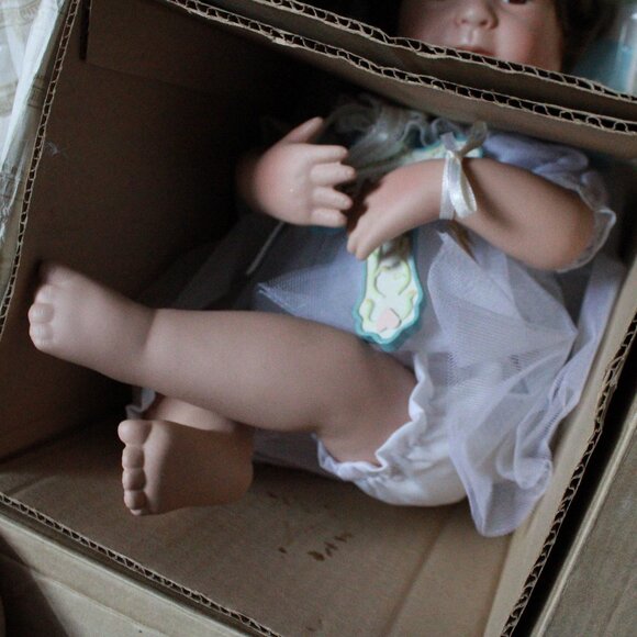 Vintage Ashton-Drake Galleries "I Wish You Faith" Porcelain Doll - Picture 3 of 7